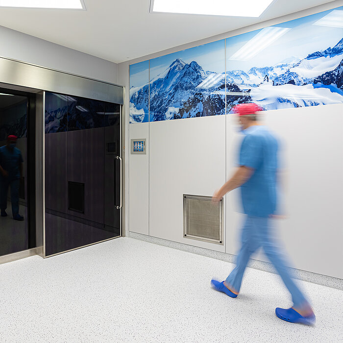 OP-Raum 2, plastisch-ästhetische Operationen, orthopädische Operationen, großer OP-Saal, Laminar Air-Flow Belüftung